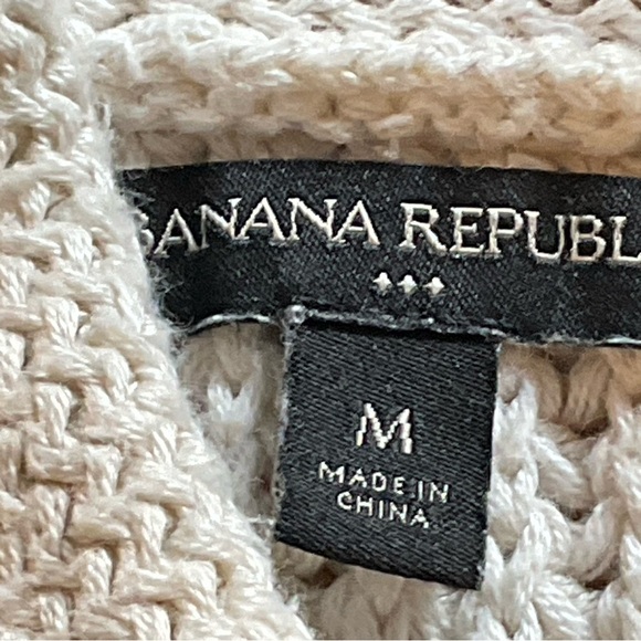 Banana Republic Men’s Ivory Knit Sweater with Brown Buttons and Turn Down Collar - Picture 13 of 15